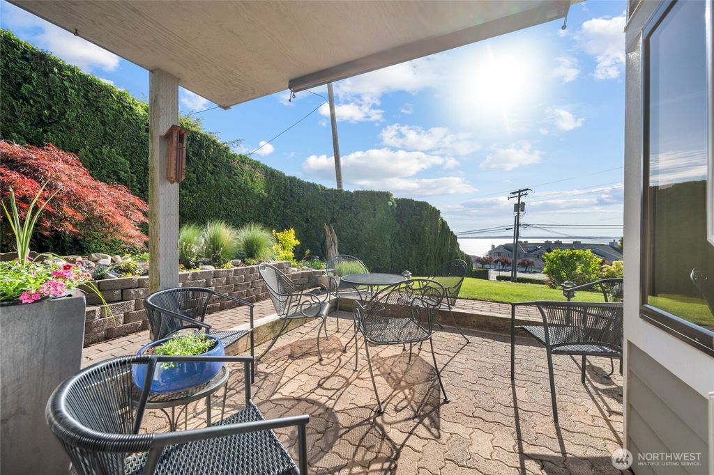 Photo of 424 14th Street #101, Bellingham, WA 98225 (MLS # 2527151)