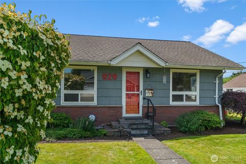 Photo of 926 6th Avenue SW, Puyallup, WA 98371 (MLS # 2539849)