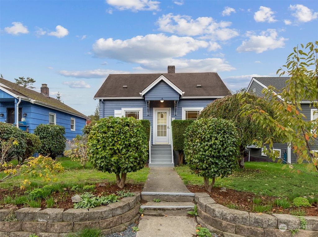 Photo of 5221 25th Avenue SW, Seattle, WA 98106 (MLS # 2176549)