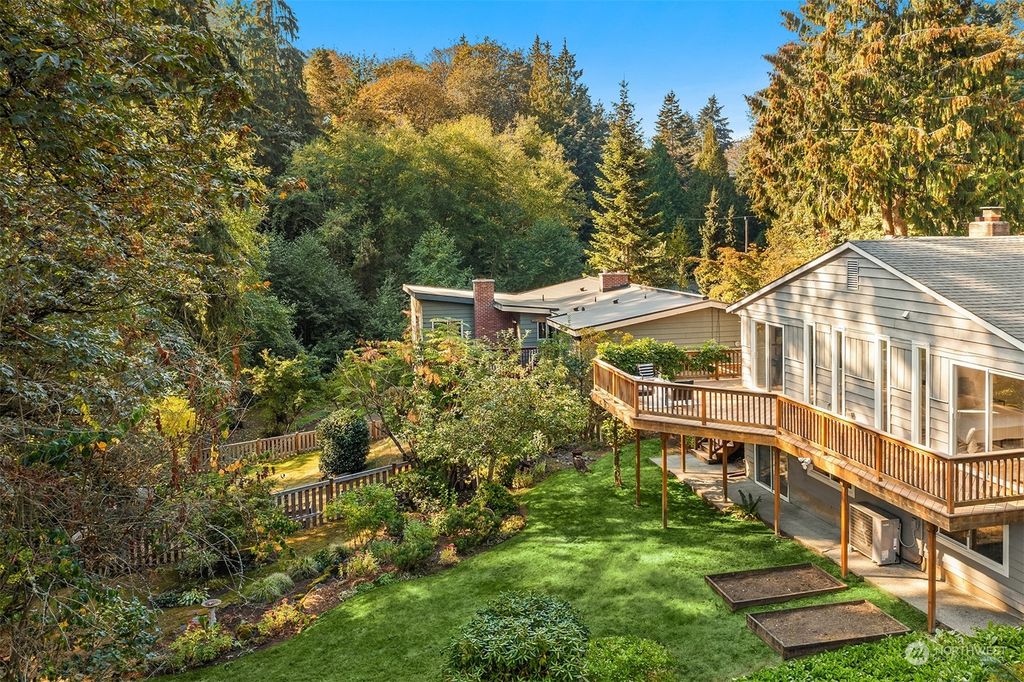 Photo of 1549 NE 105th Street, Seattle, WA 98125 (MLS # 2004044)