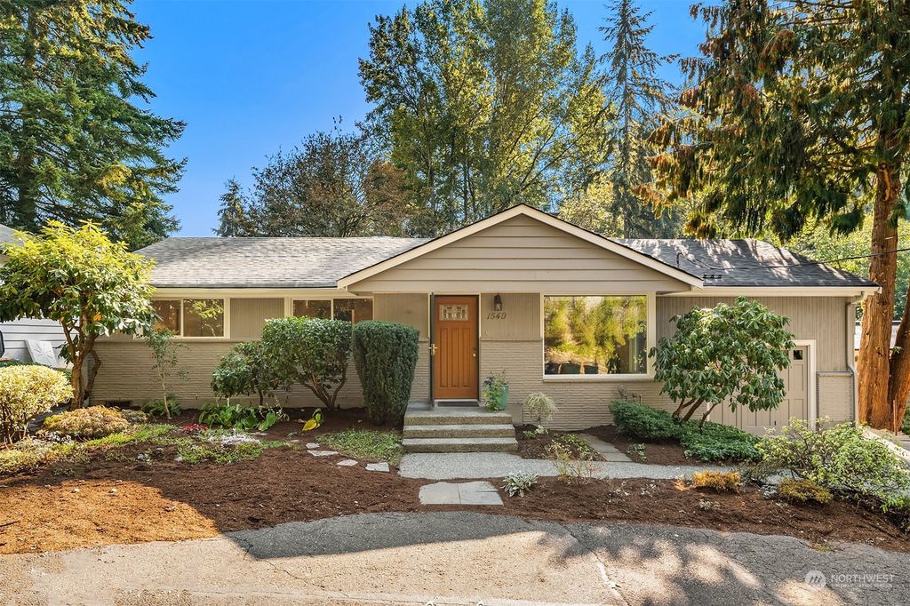 Photo of 1549 NE 105th Street, Seattle, WA 98125 (MLS # 2004044)