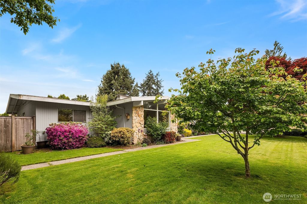 Photo of 10215 126th Avenue NE, Kirkland, WA 98033 (MLS # 2376725)