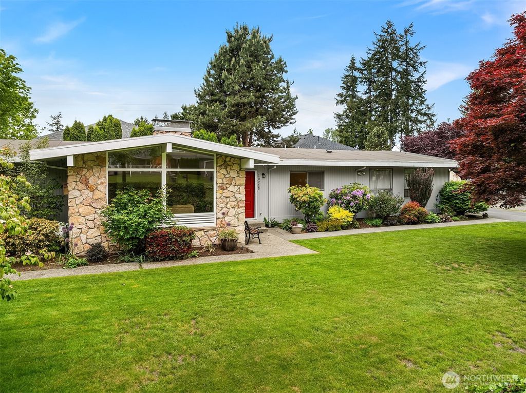 Photo of 10215 126th Avenue NE, Kirkland, WA 98033 (MLS # 2376725)
