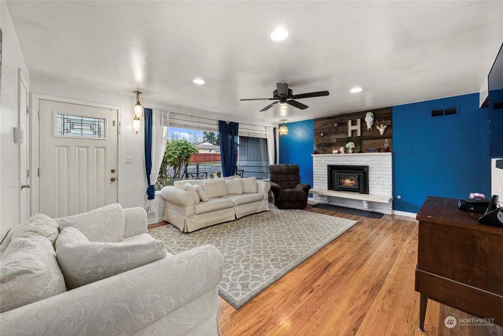 Photo of 14205 SE 260th Street, Kent, WA 98042 (MLS # 2195636)