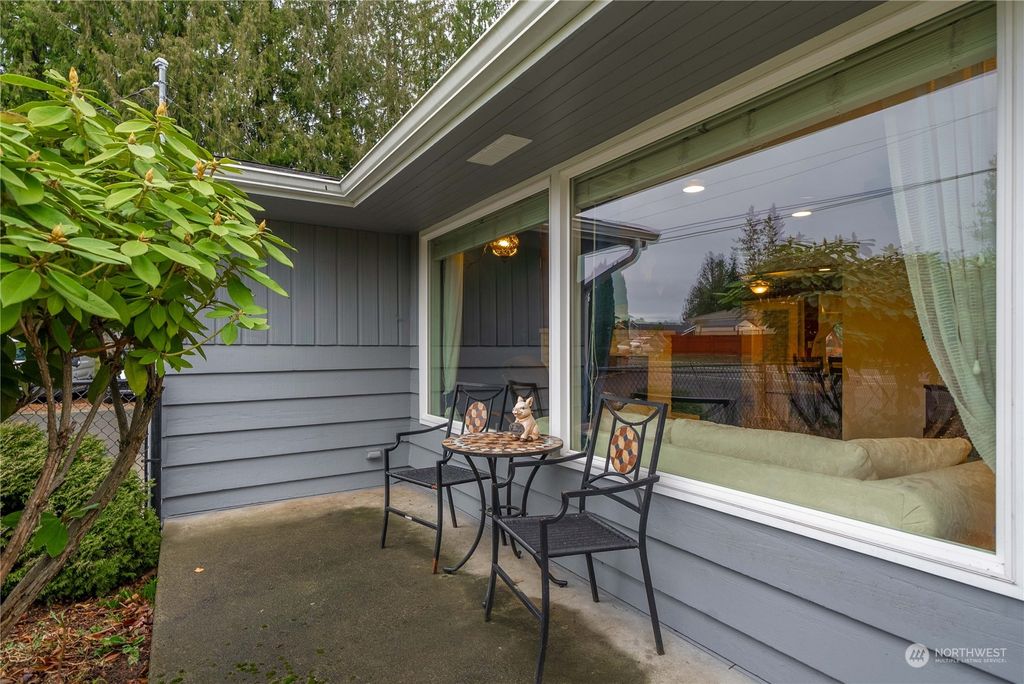 Photo of 14205 SE 260th Street, Kent, WA 98042 (MLS # 2195636)