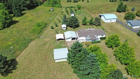 Photo of 106 Maulwee Drive, Silver Creek, WA 98585 (MLS # 2553089)