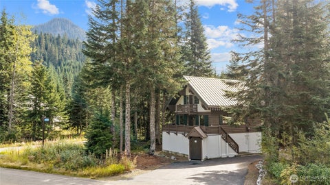 Photo of 5 Lech Strasse, Snoqualmie Pass, WA 98068 (MLS # 2592942)