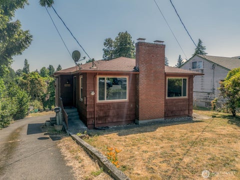 Photo of 2124 N Callow Avenue, Bremerton, WA 98312 (MLS # 2551501)