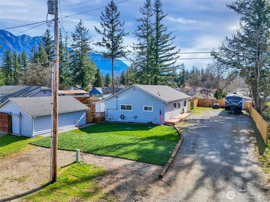 Photo of 212 7th Street, Gold Bar, WA 98251 (MLS # 2499595)