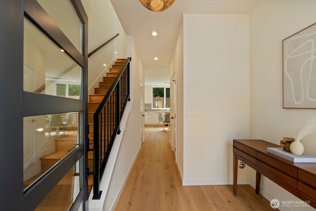 Photo of 815 NE 100th Street, Seattle, WA 98125 (MLS # 2574060)