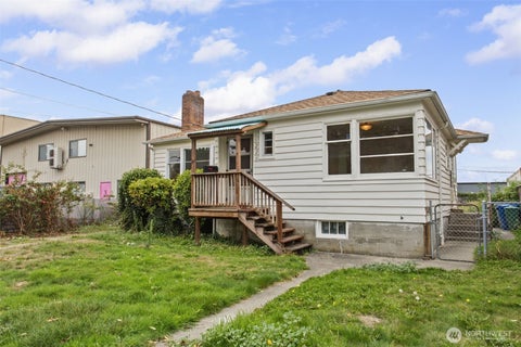 Photo of 220 S Tobin Street, Renton, WA 98057 (MLS # 2588813)