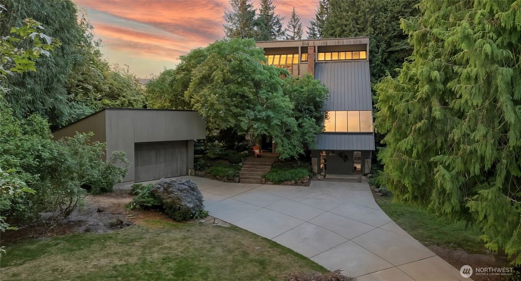 Photo of 14229 SE 213th Street, Kent, WA 98042 (MLS # 2452717)