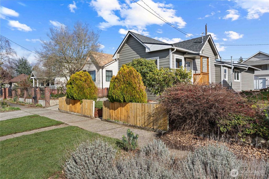 Photo of 5526 20th Avenue S, Seattle, WA 98108 (MLS # 2484097)