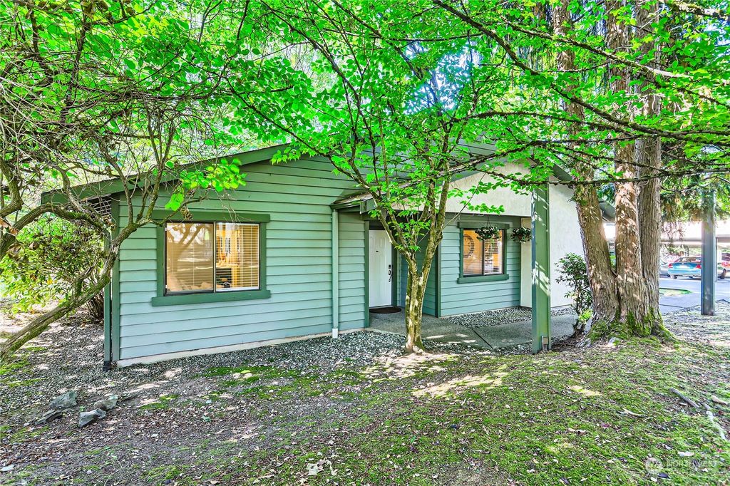 Photo of 12709 NE 130th Court #C101, Kirkland, WA 98034 (MLS # 2265117)