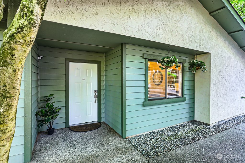 Photo of 12709 NE 130th Court #C101, Kirkland, WA 98034 (MLS # 2265117)