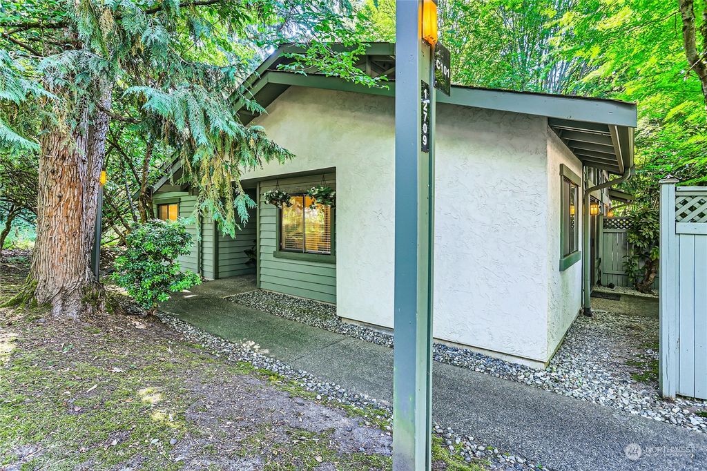 Photo of 12709 NE 130th Court #C101, Kirkland, WA 98034 (MLS # 2265117)
