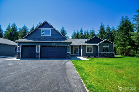 Photo of 820 Barbara Lane, Centralia, WA 98531 (MLS # 2527835)