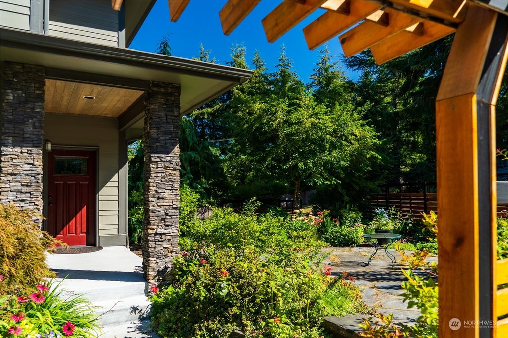 Photo of 10925 Valley View Road, Bothell, WA 98011 (MLS # 2033251)