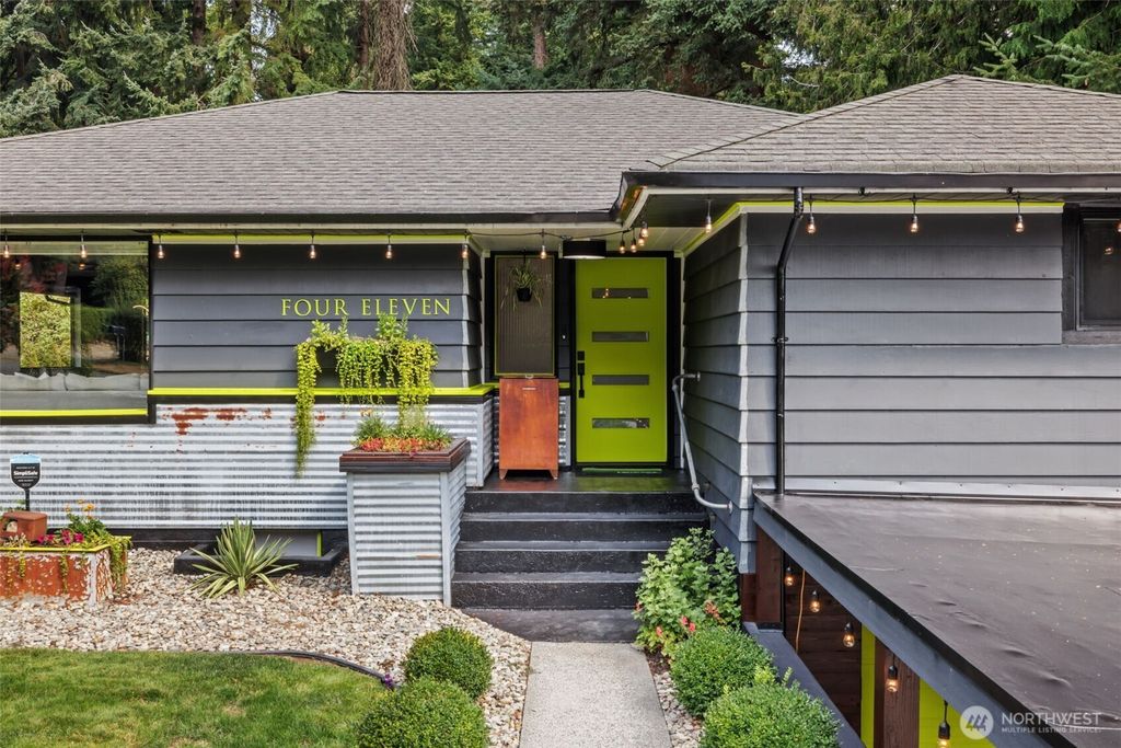 Photo of 411 58th Street SE, Everett, WA 98203 (MLS # 2428102)