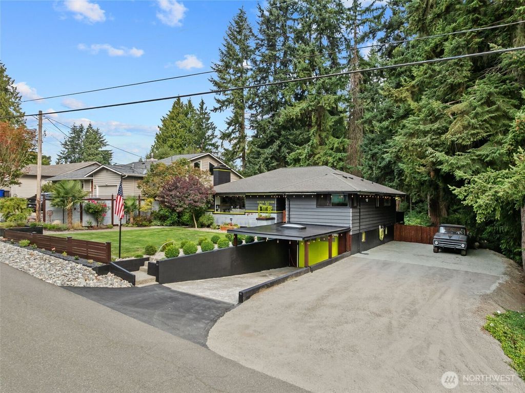 Photo of 411 58th Street SE, Everett, WA 98203 (MLS # 2428102)