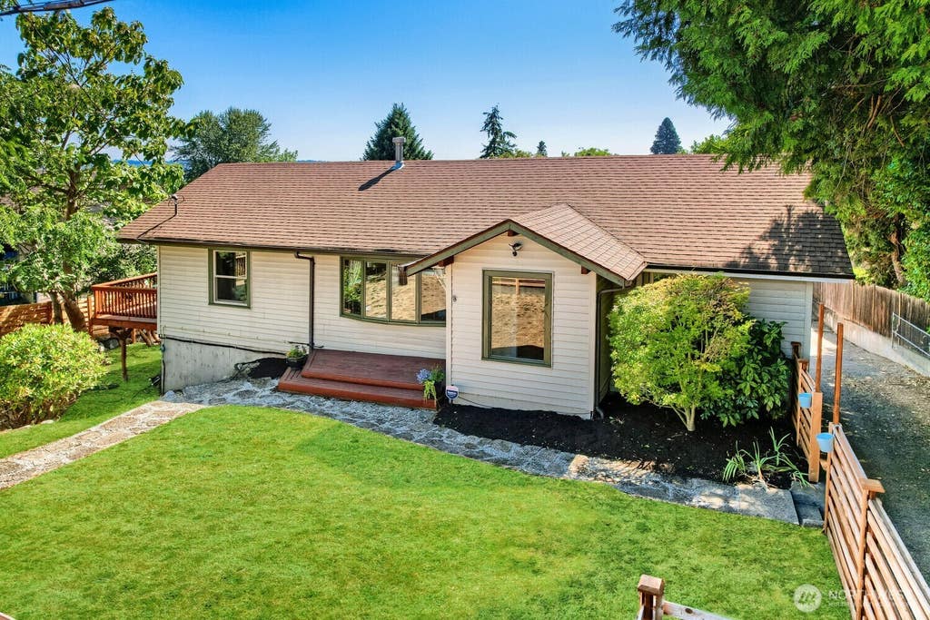 Photo of 909 SW Langston Road, Renton, WA 98057 (MLS # 2572011)