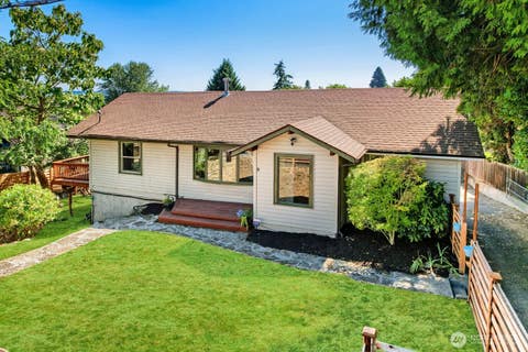 Photo of 909 SW Langston Road, Renton, WA 98057 (MLS # 2572011)