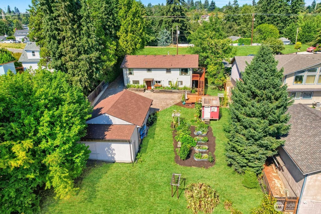 Photo of 909 SW Langston Road, Renton, WA 98057 (MLS # 2572011)