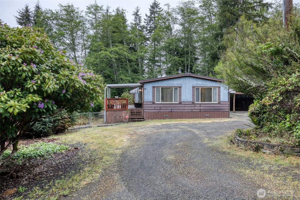 Photo of 276 Summit Avenue, Hoquiam, WA 98550 (MLS # 2525114)