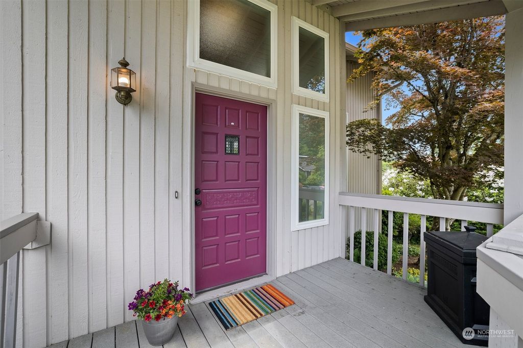 Photo of 1907 Rolling Hills Avenue SE, Renton, WA 98055 (MLS # 2074331)