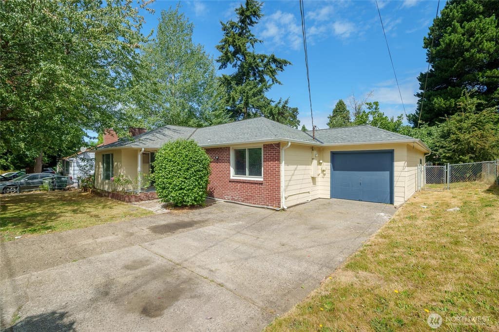 Photo of 2114 S 128th Street, SeaTac, WA 98168 (MLS # 2559015)