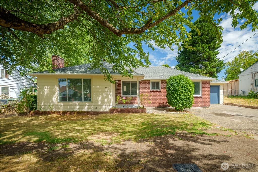 Photo of 2114 S 128th Street, SeaTac, WA 98168 (MLS # 2559015)