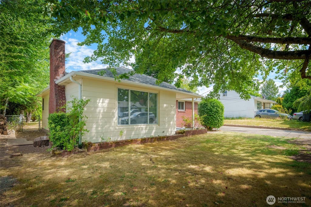 Photo of 2114 S 128th Street, SeaTac, WA 98168 (MLS # 2559015)