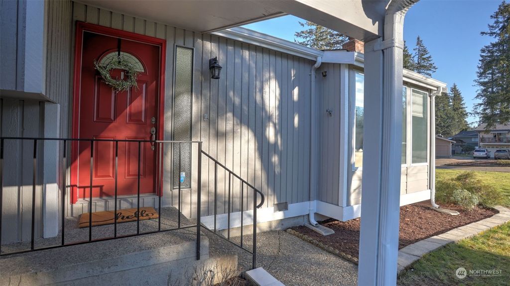 Photo of 17810 157th Avenue SE, Renton, WA 98058 (MLS # 2327002)