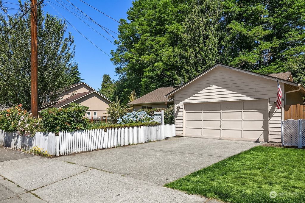 Photo of 4017 Grand Avenue, Everett, WA 98201 (MLS # 2262982)