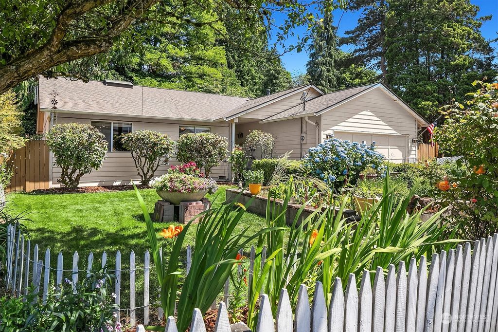 Photo of 4017 Grand Avenue, Everett, WA 98201 (MLS # 2262982)