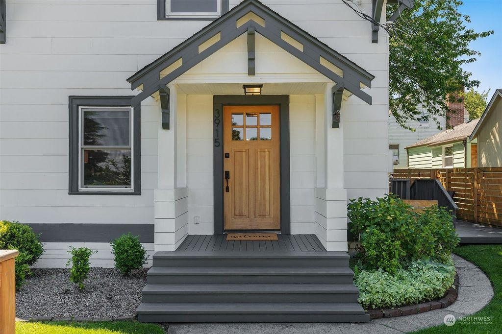 Photo of 3915 SW Hinds Street, Seattle, WA 98116 (MLS # 2250552)