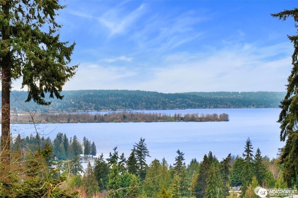 Photo of 9416 NE 25th Street, Bellevue, WA 98004 (MLS # 2552656)