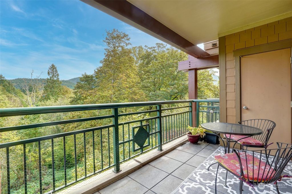 Photo of 1000 Cabin Creek Lane SW #C-105, Issaquah, WA 98029 (MLS # 2286052)
