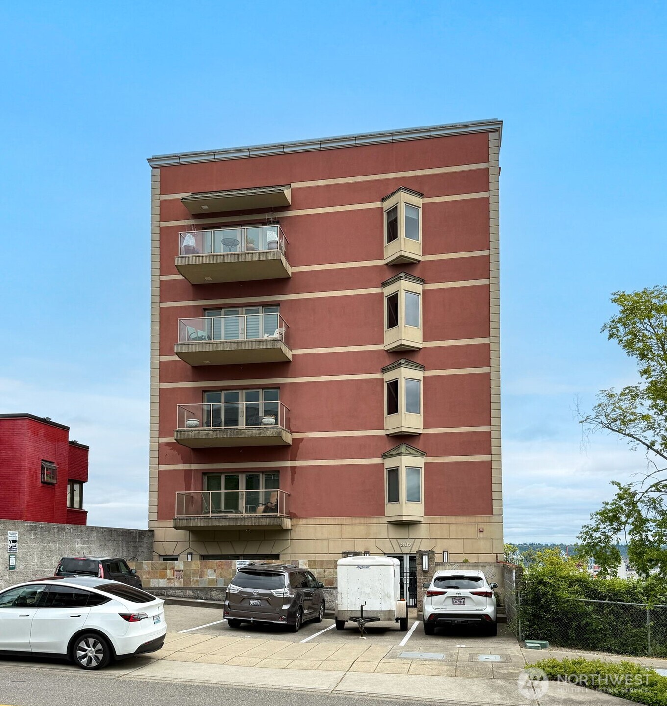 207 Broadway 300