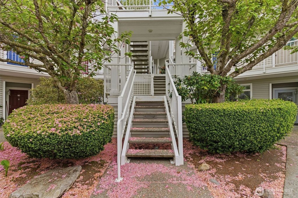 Photo of 5400 Harbour Pointe Boulevard #G202, Mukilteo, WA 98275 (MLS # 2517062)