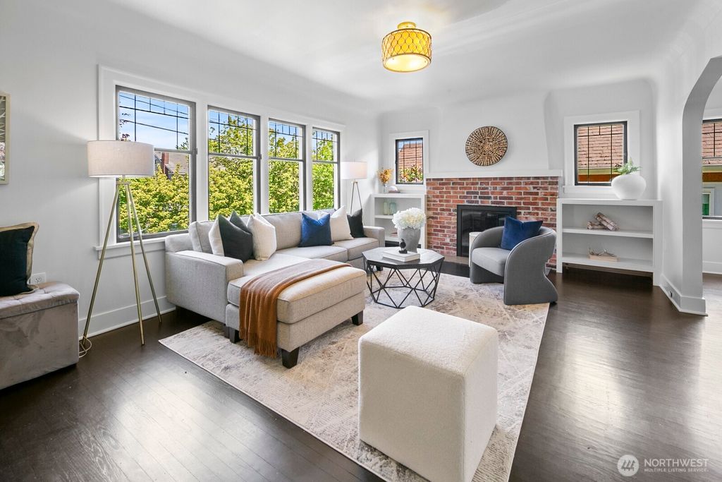 Photo of 921 N 84th Street, Seattle, WA 98103 (MLS # 2376464)