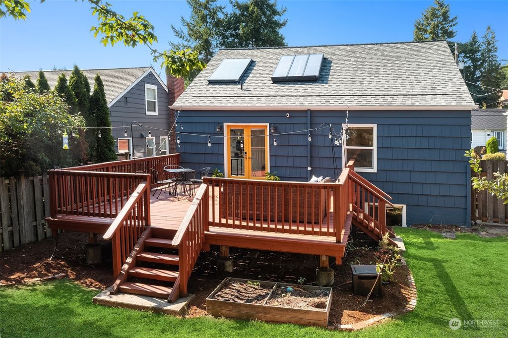 Photo of 5816 40th Avenue NE, Seattle, WA 98105 (MLS # 2162820)