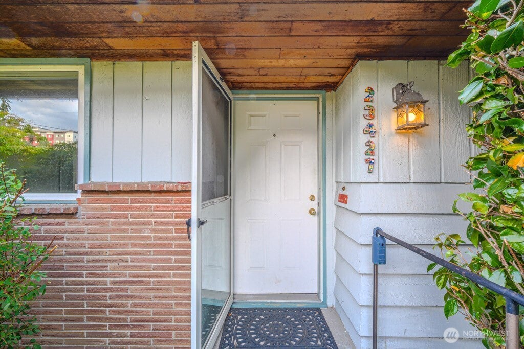 Photo of 23427 28th Avenue S, Des Moines, WA 98198 (MLS # 2567640)