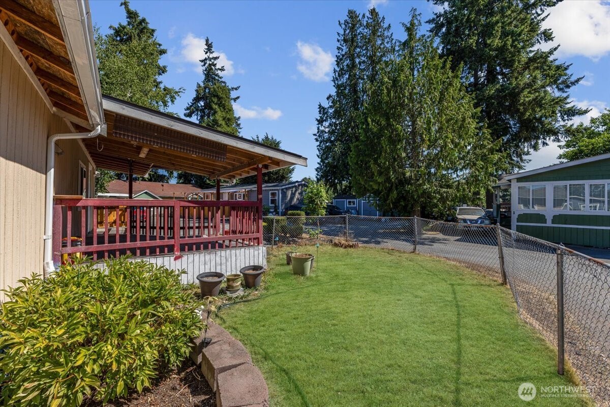 7614 NE Bothell Way 11