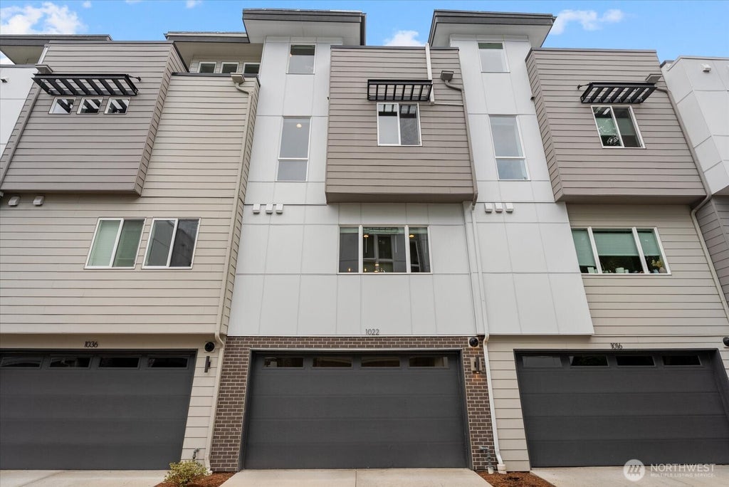 Photo of 1022 124TH Court NE #E4, Bellevue, WA 98005 (MLS # 2579055)