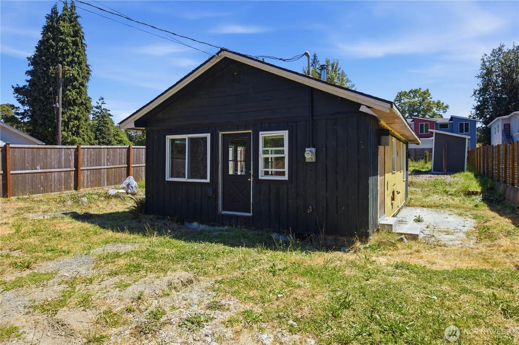 Photo of 11410 8th Avenue S, Burien, WA 98168 (MLS # 2542883)