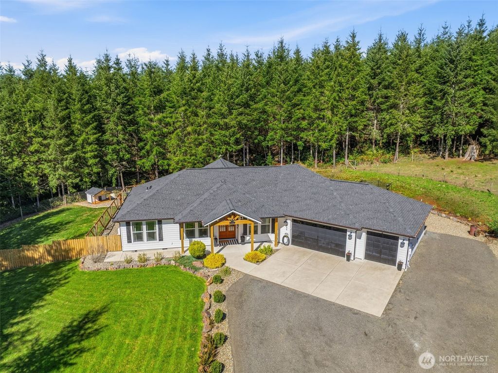 Photo of 945 Thimblerry Drive, Castle Rock, WA 98611 (MLS # 2495982)