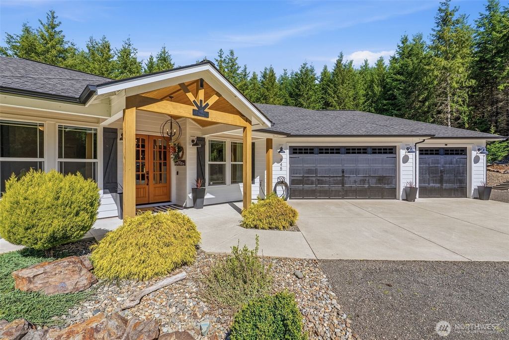 Photo of 945 Thimblerry Drive, Castle Rock, WA 98611 (MLS # 2495982)