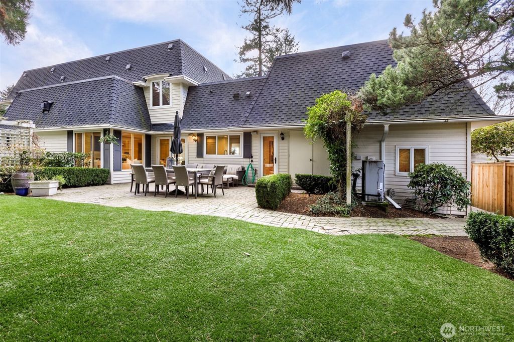 Photo of 8280 SE 61st Street, Mercer Island, WA 98040 (MLS # 2484968)