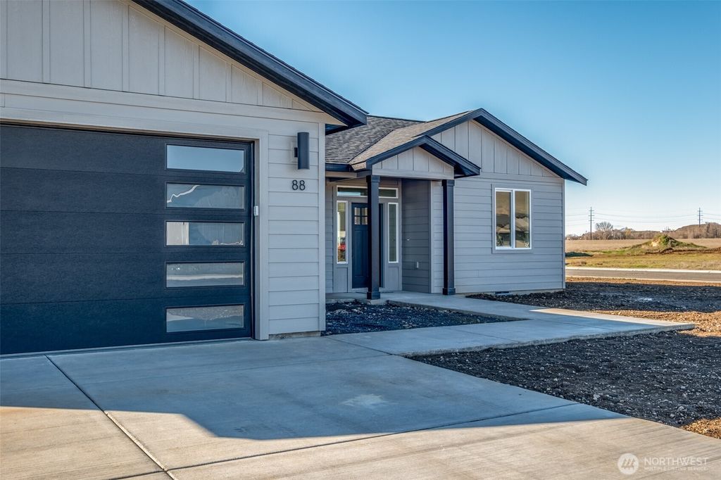 Photo of 88 Sunwest Drive, Ephrata, WA 98823 (MLS # 2493424)